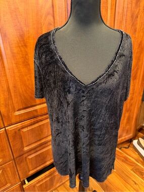 Project Social T Black Velvet V-Neck Short Sleeve Tee